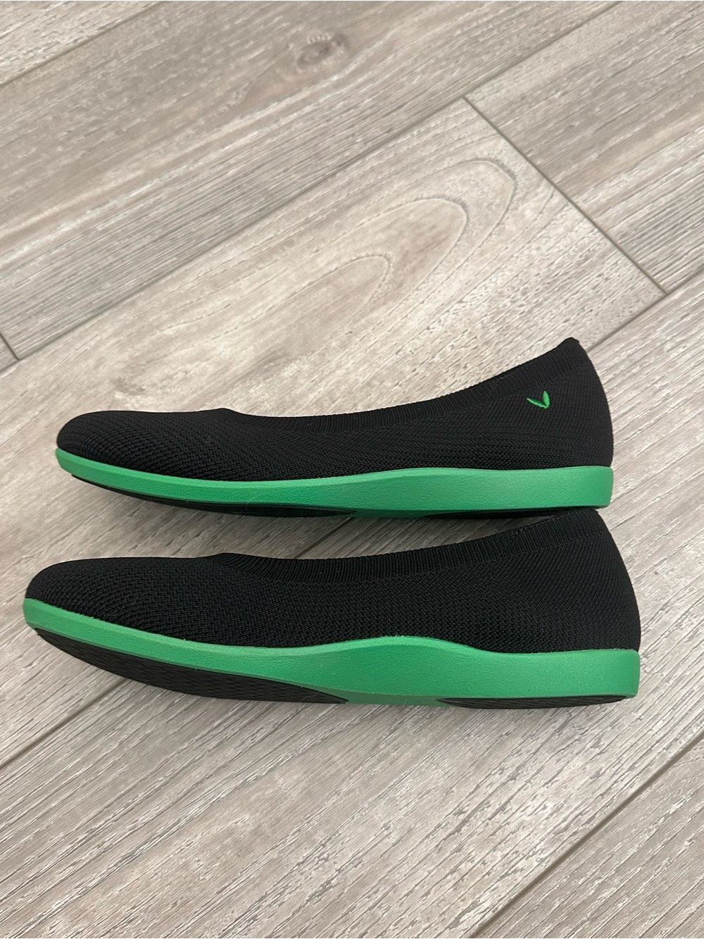 VIVAIA Black Claire walker Knit Slip-On Ballet Flats with Green Cushion Insole - Picture 4 of 4